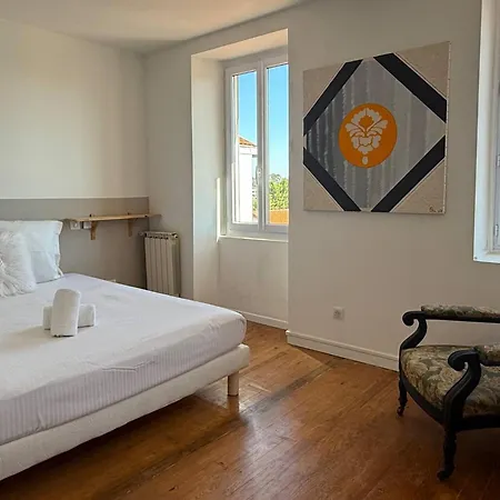 Maison Piscine Jardin Parking Hébergement de vacances *