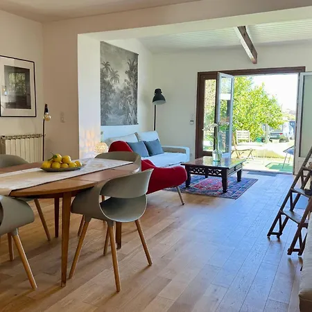 Hébergement de vacances Maison Piscine Jardin Parking