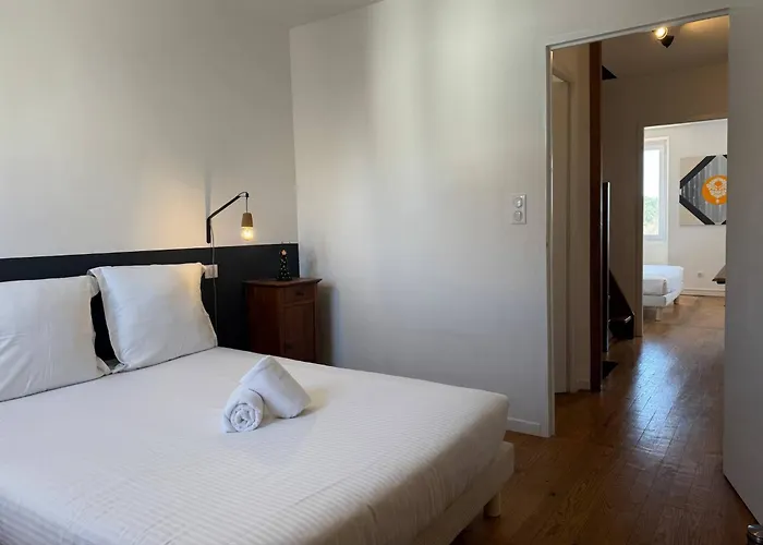 Maison Piscine Jardin Parking Casa de Férias *