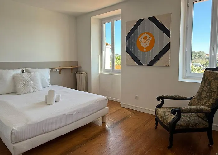 Maison Piscine Jardin Parking Casa de Férias *