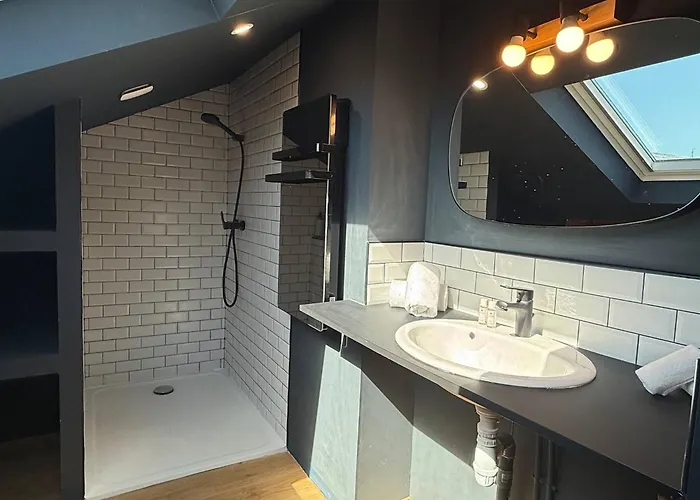 Maison Piscine Jardin Parking Casa de Férias *